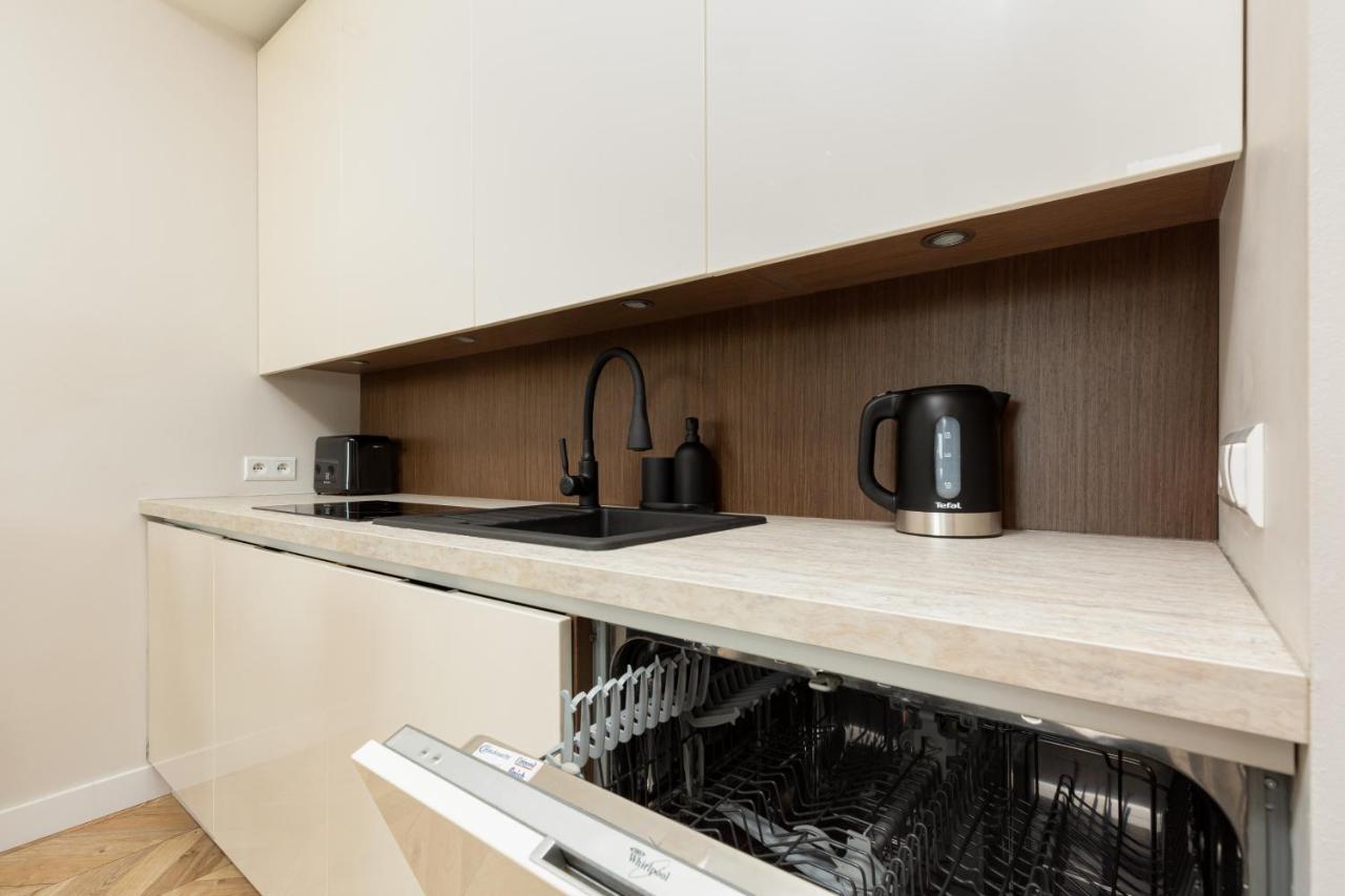 Platinum Towers Apartment With Parking By Renters Prestige Warsaw Exterior photo
