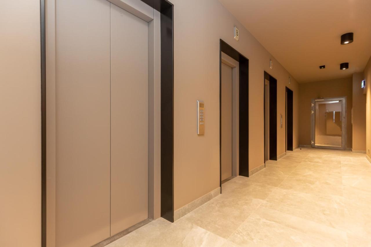 Platinum Towers Apartment With Parking By Renters Prestige Warsaw Exterior photo