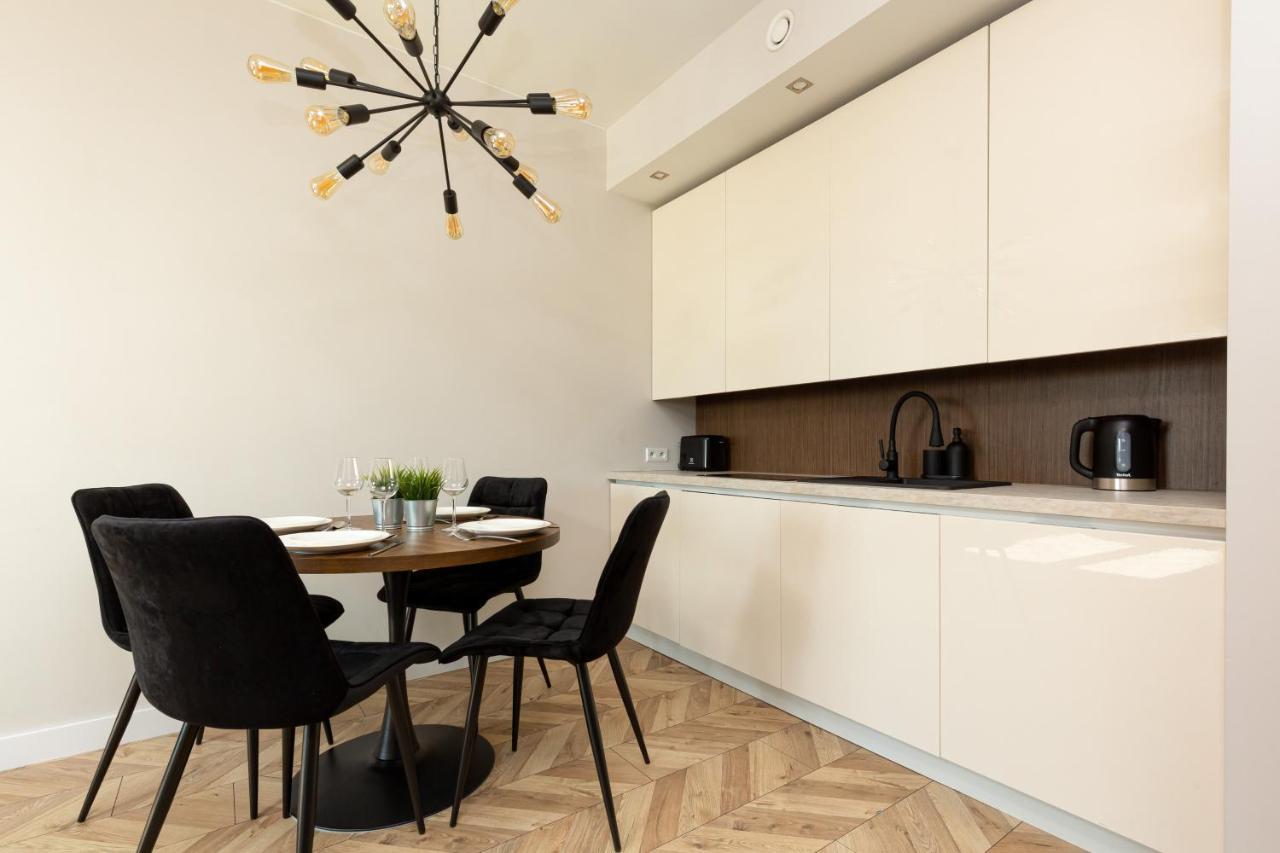 Platinum Towers Apartment With Parking By Renters Prestige Warsaw Exterior photo