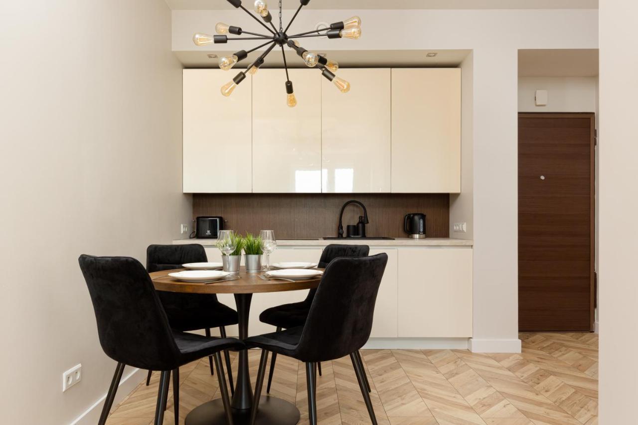 Platinum Towers Apartment With Parking By Renters Prestige Warsaw Exterior photo